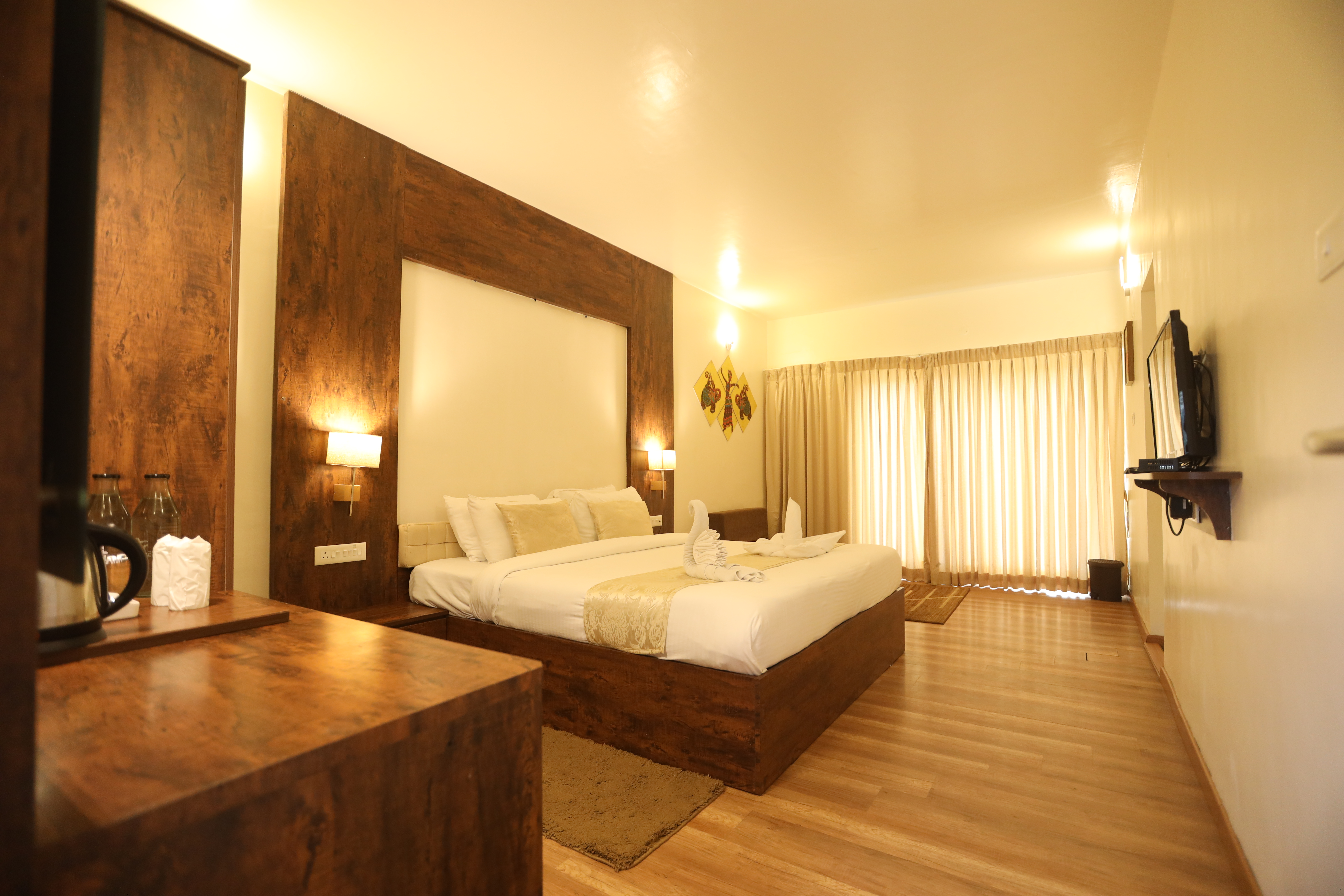 Exotic room with balcony swing and mountain view at Delightz Inn, Ooty