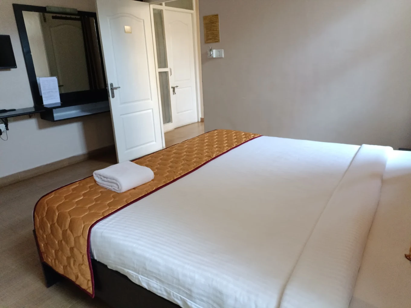 Spacious cottage room interior at Hill Side Cottage Ooty