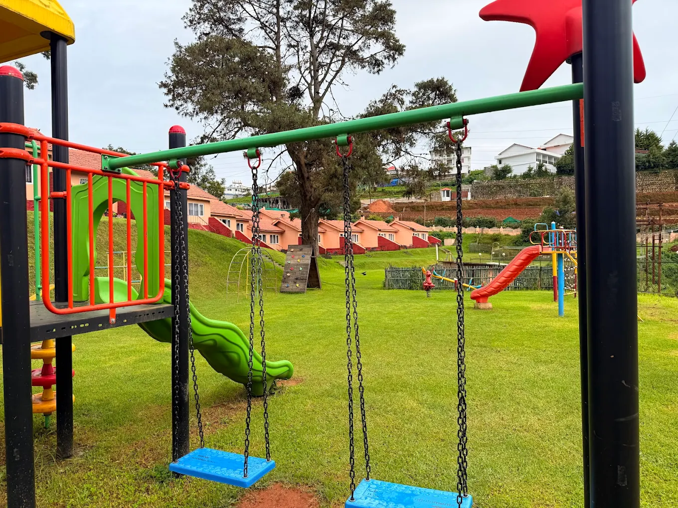 Garden and sitting area at Hotel Lake View, Ooty