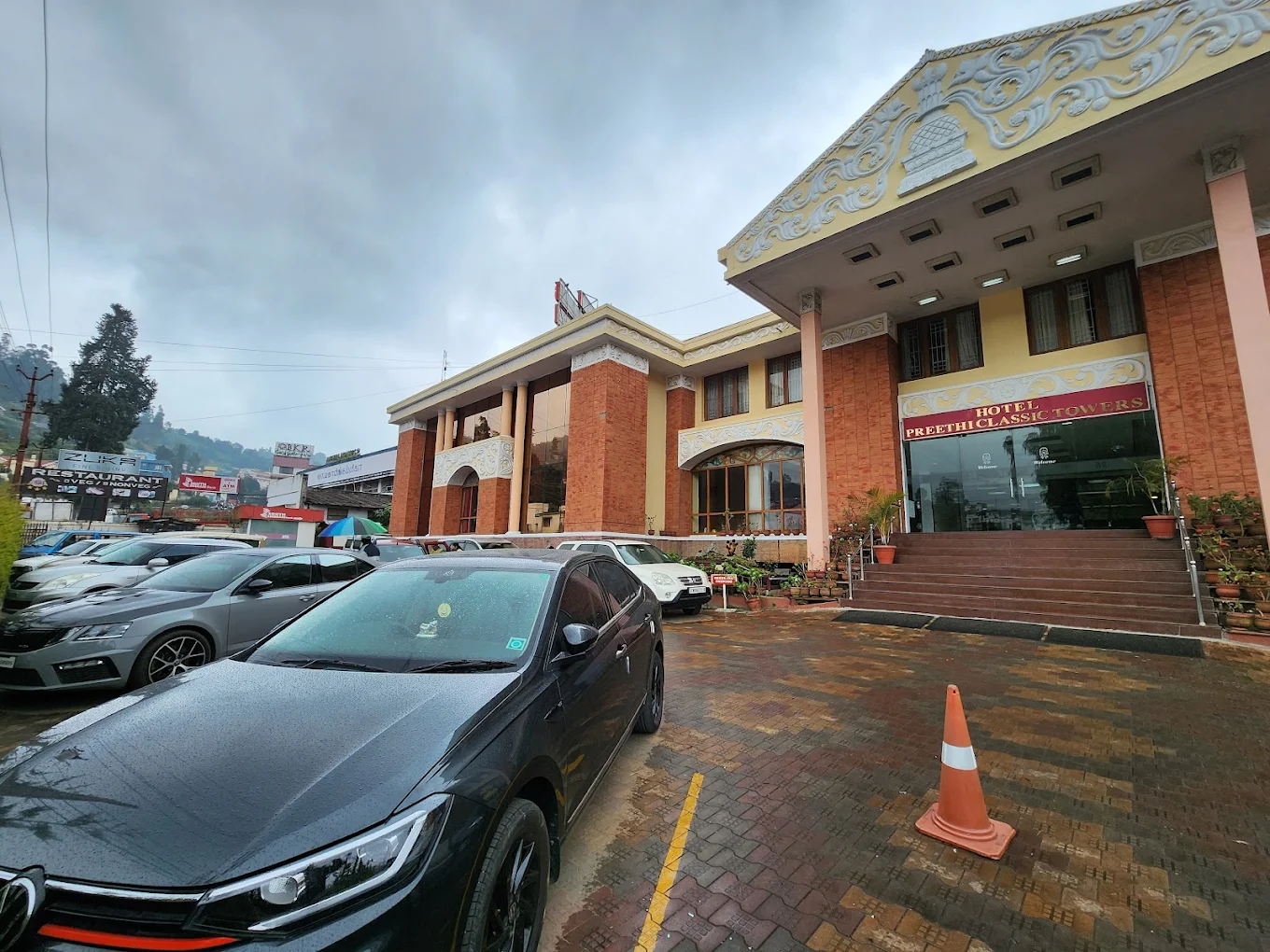 Parking area at Preethi Classic Towers, Ooty
