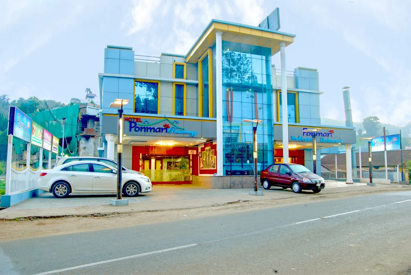 Front view of Ponmari Residencyy hotel in Ooty