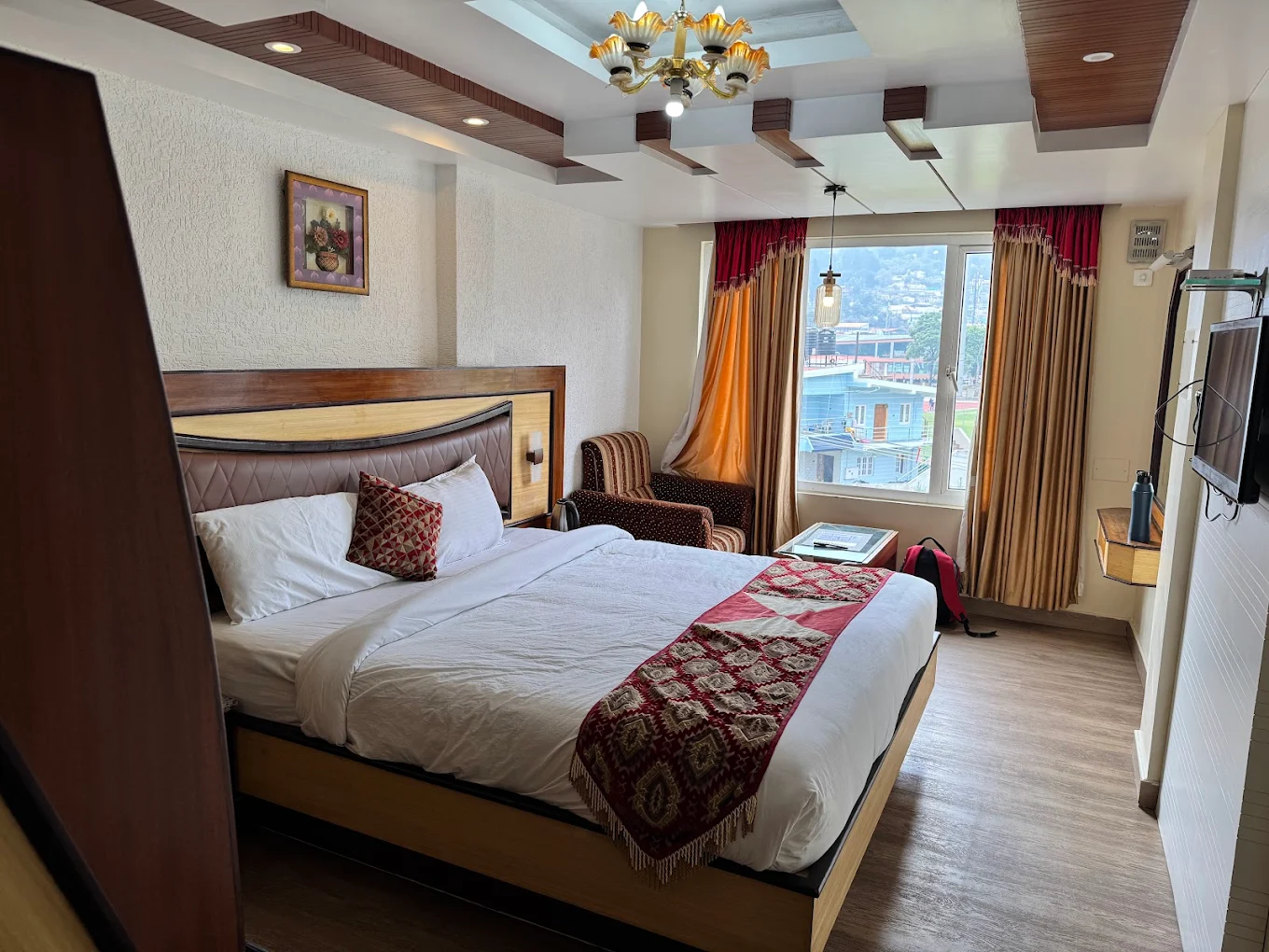 Royal Deluxe room at Ponmari Residencyy, Ooty