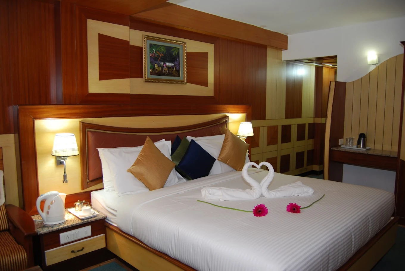 Room with seating area at Ponmari Residencyy, Ooty