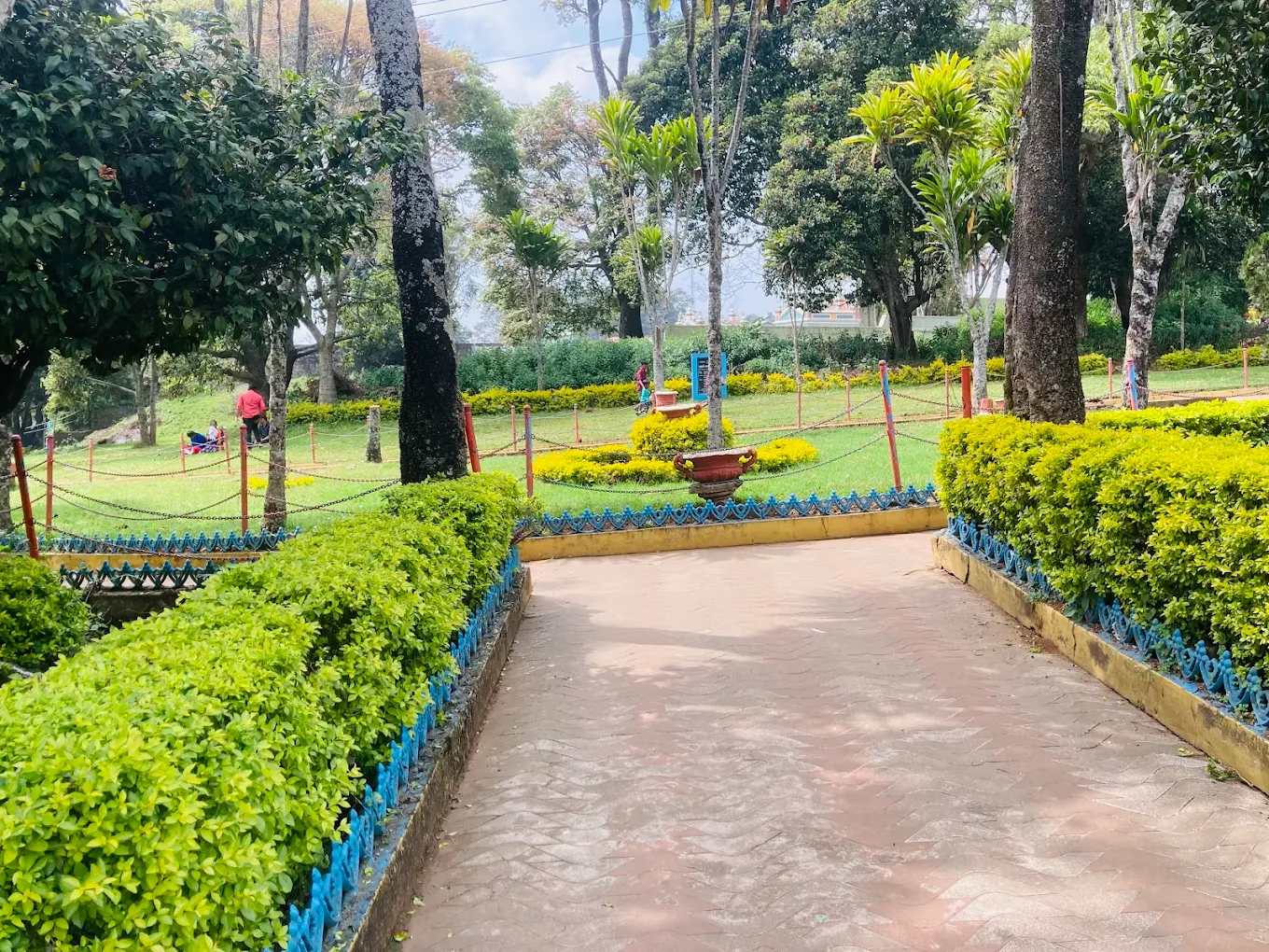 Nehru Park, Kotagiri — small garden with lawns, trees and sit-outs