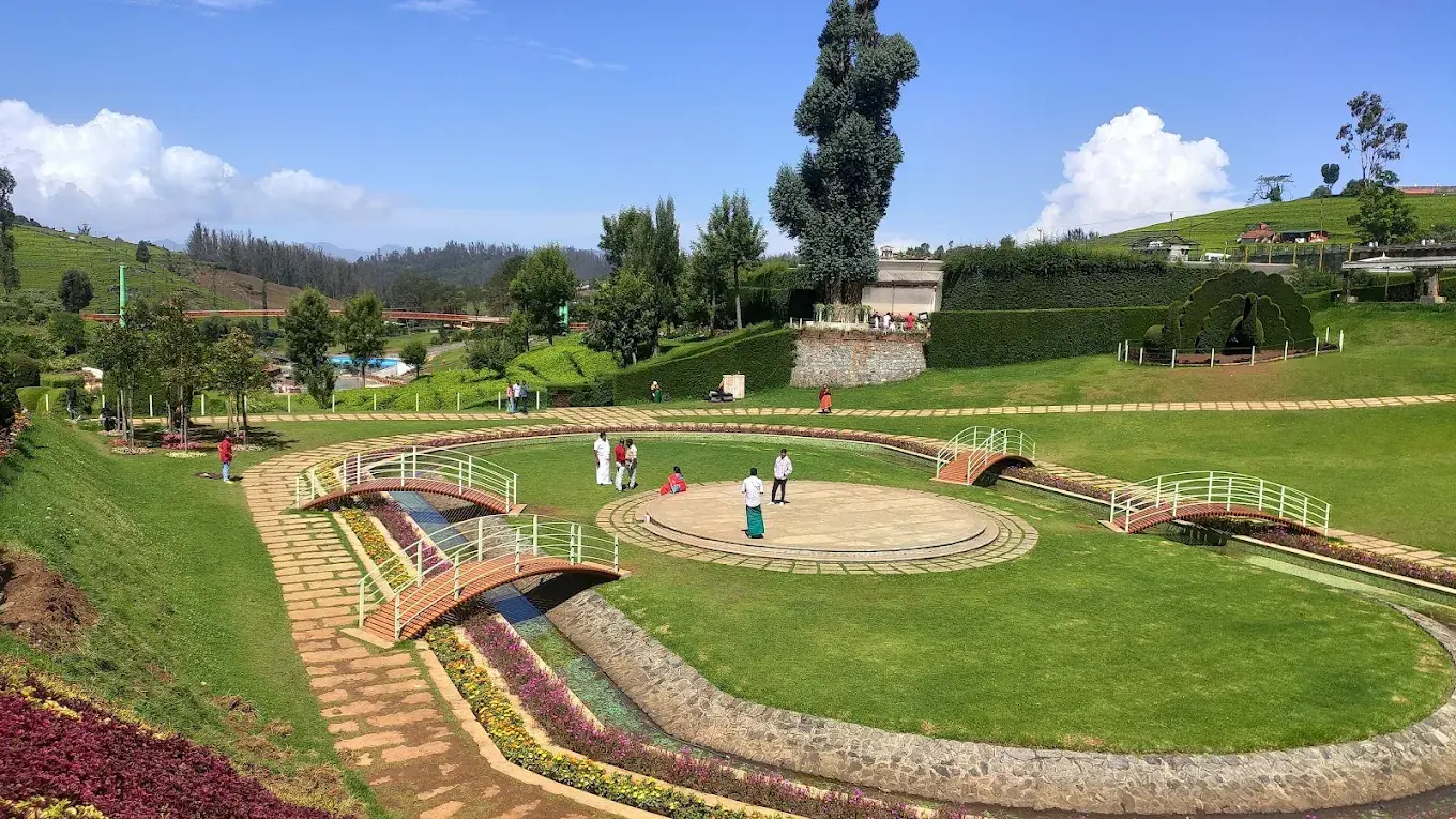 Karnataka Siri Horticulture Garden, Ooty Karnataka Siri Horticulture Garden in Ooty — landscaped lawns and displays